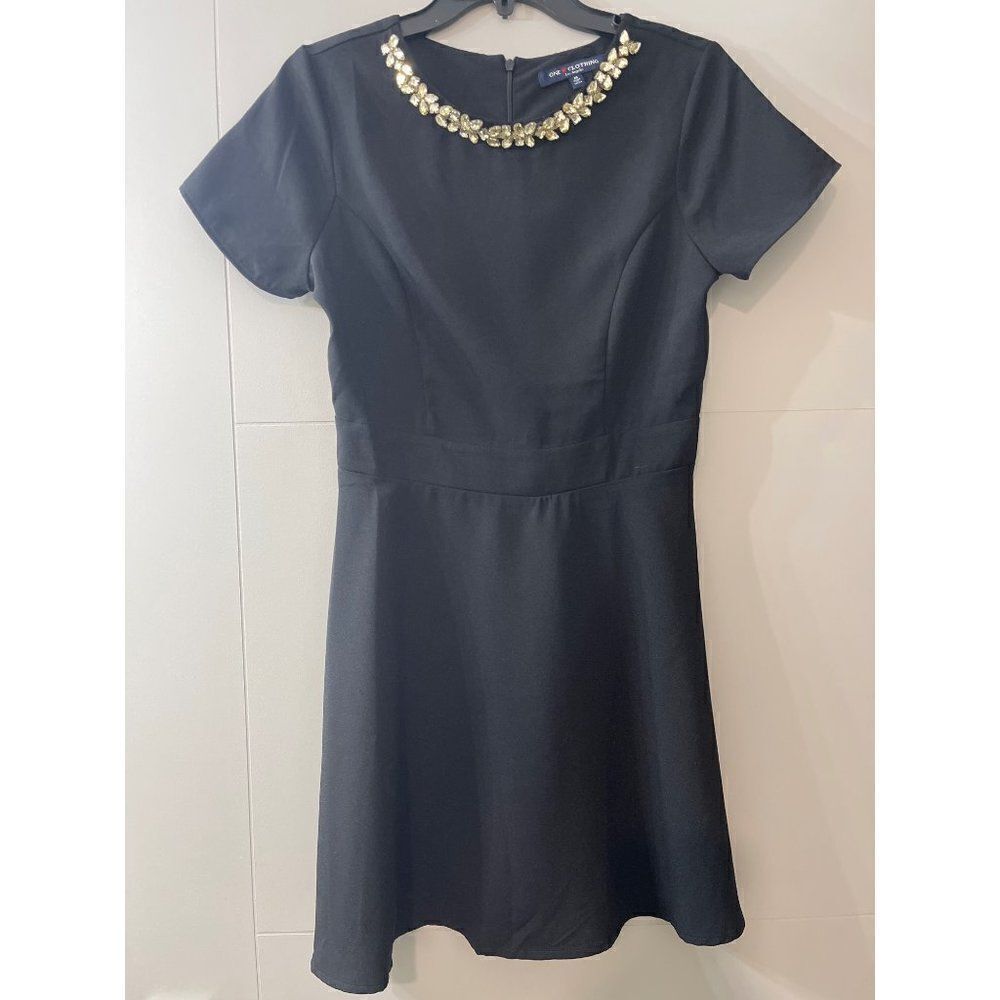 One Love Clothing Rhinestone Neckline Short Sleeve Shift Dress Size S